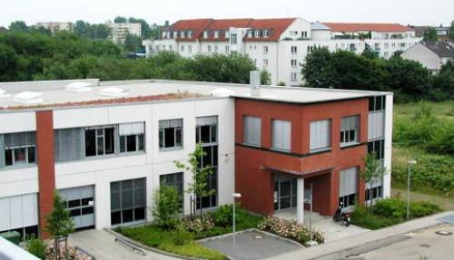 Schöne Außenansicht der Büroimmobilie in Köln-Nippes