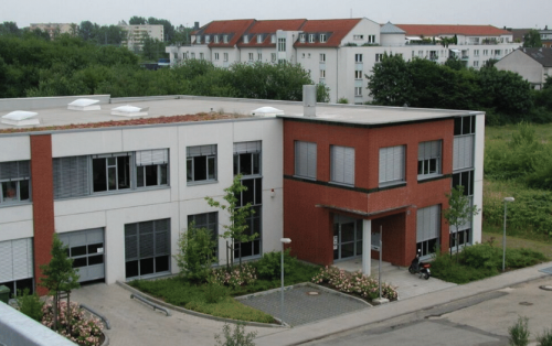 Beeindruckende Außenansicht des Bürogebäudes in Köln Nippes