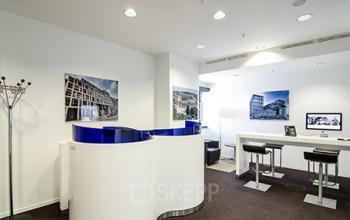 Bequeme Business Lounge der Immobilie im Zollhafen in Köln