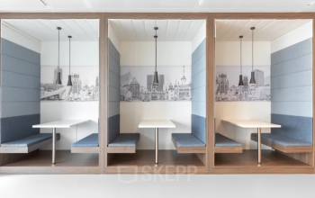 Moderne Büroräume in St. Ruprechter Str. 90, Klagenfurt, mit stilvollem Design und einladender Atmosphäre für Meetings oder konzentriertes Arbeiten. Perfekt, um Bürofläche zu mieten.