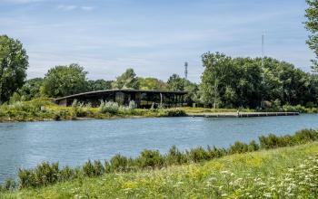 Exterior view of the office building located at Oudhuizerstraat 31, Klarenbeek, with surrounding greenery and a nearby lake.