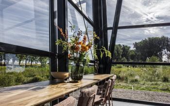Bright office space rental at Oudhuizerstraat 31, Klarenbeek, featuring large windows, modern furnishings, and natural light.