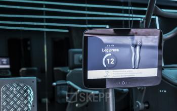 Modern fitness equipment with leg press option in a sleek interior at Oudhuizerstraat 31, Klarenbeek, ideal for office space rental with wellness benefits.