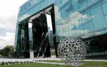 entrance to the office building equal a