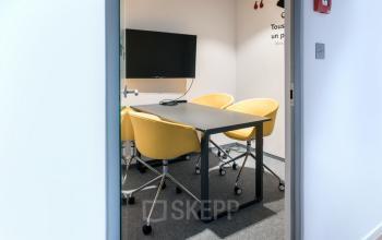 sala konferencyjna w biurowcu diamante plaza