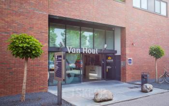Exterior entrance of an office space at Pompoenweg 3 - 15 in Leiden, featuring a glass doorway and brick facade.