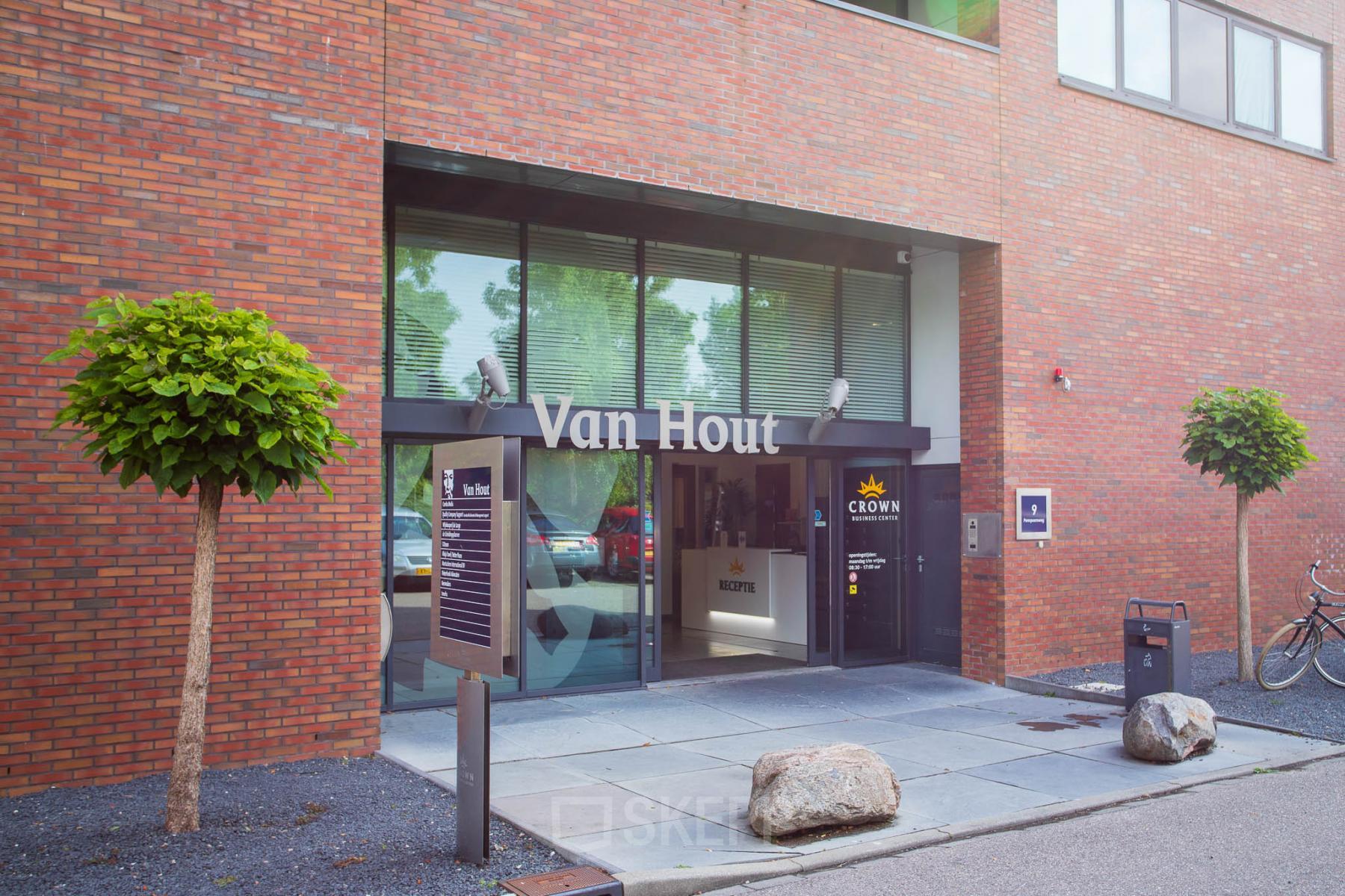 Exterior entrance of an office space at Pompoenweg 3 - 15 in Leiden, featuring a glass doorway and brick facade.