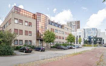 Modern office space rental at Kanaalpark 157 in Leiden with a clean architectural design and reflective windows.