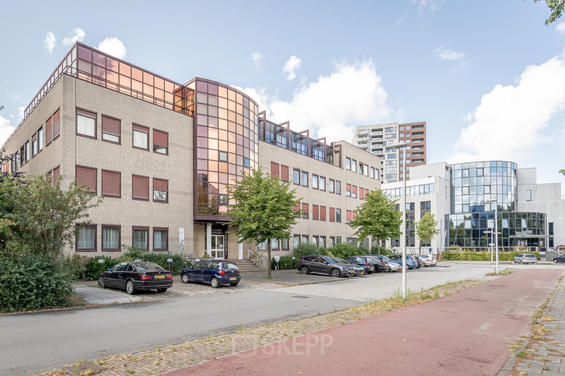 Modern office space rental at Kanaalpark 157 in Leiden with a clean architectural design and reflective windows.