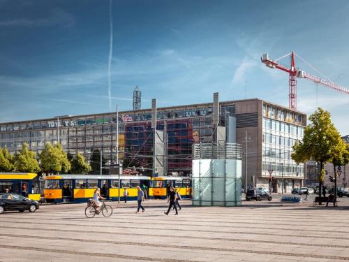Beeindruckende Außenansicht vom Bürogebäude im Zentrum von Leipzig