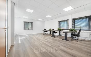Bright and airy office space with modern desks and chairs, featuring large windows and natural light, ideal for businesses seeking office space rental at Het Ravelijn 1-11, Lelystad.
