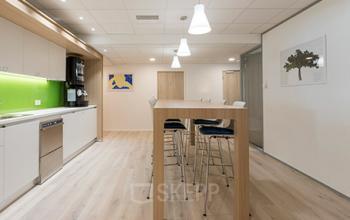 Ce coin de cuisine est l'endroit idéal pour se retrouver à l'heure du déjeuner à la rue Crepet