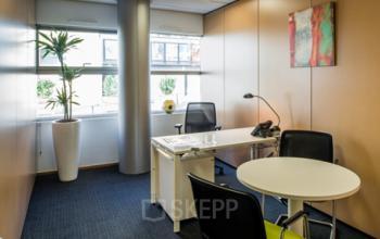 Bureau privatif avec table ronde pour faire vos interviews a la Place Giovanni Verrazzano