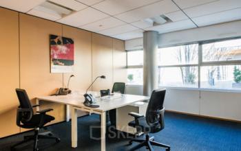 Cet espace de bureau pourrait être votre futur lieu de travail à la Place Giovanni da Verrazzano