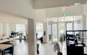 Bright, furnished office space for rent at Wilhelminasingel 44-46, Maastricht, featuring sleek workstations and modern decor.