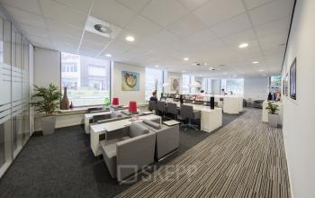 Modern office space rental at Stationsplein 8K, Maastricht featuring neatly organized workstations and bright interiors.