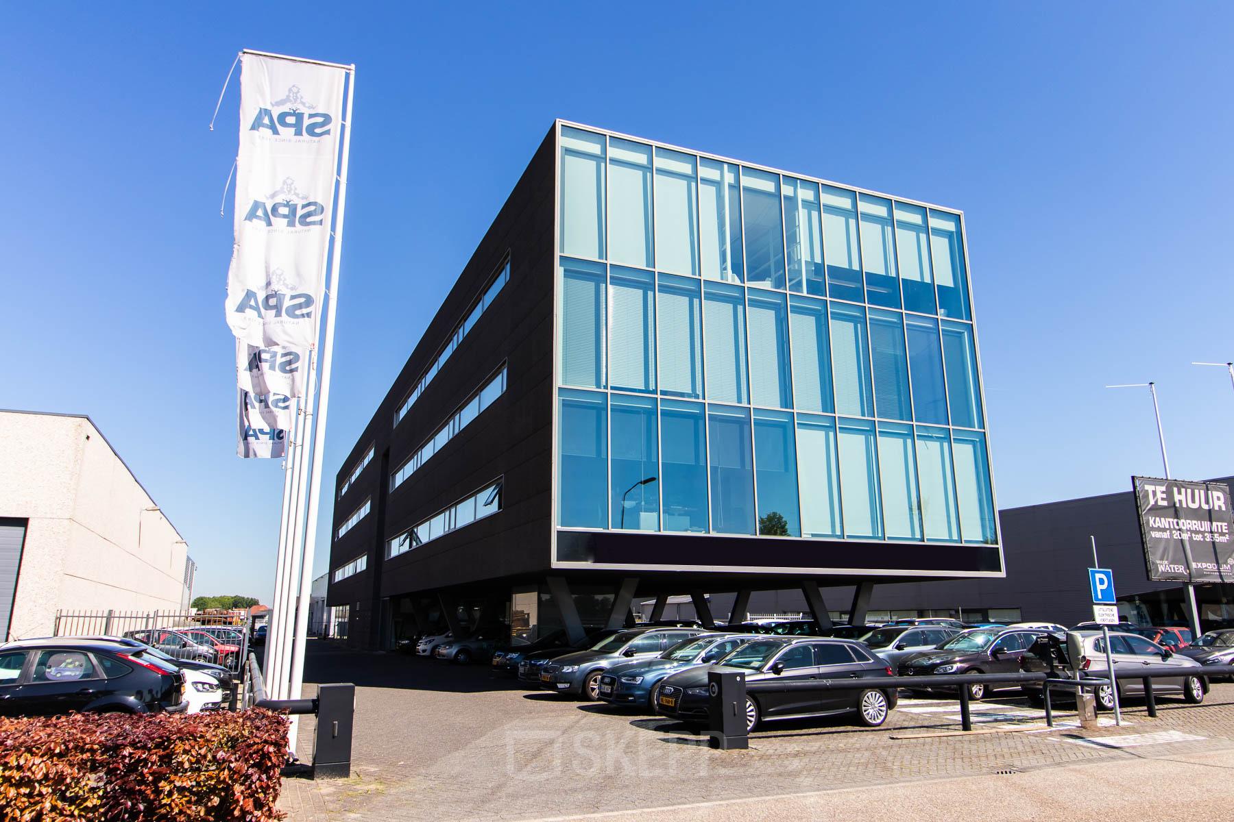 Exterior view of an office building at Brieltjenspolder 28, Made, available for office space rental.