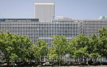 Fachada del edificio de oficinas en el Paseo de la Castellana 93