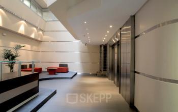 area del lobby plaza carlos trias