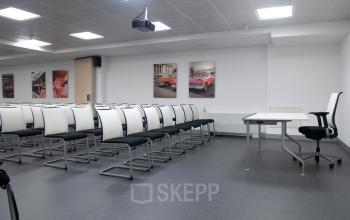 Haz tu reuniones en el azca plaza Carlos