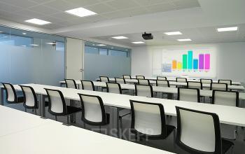 Trabaja con nosotros en las oficinas del azca