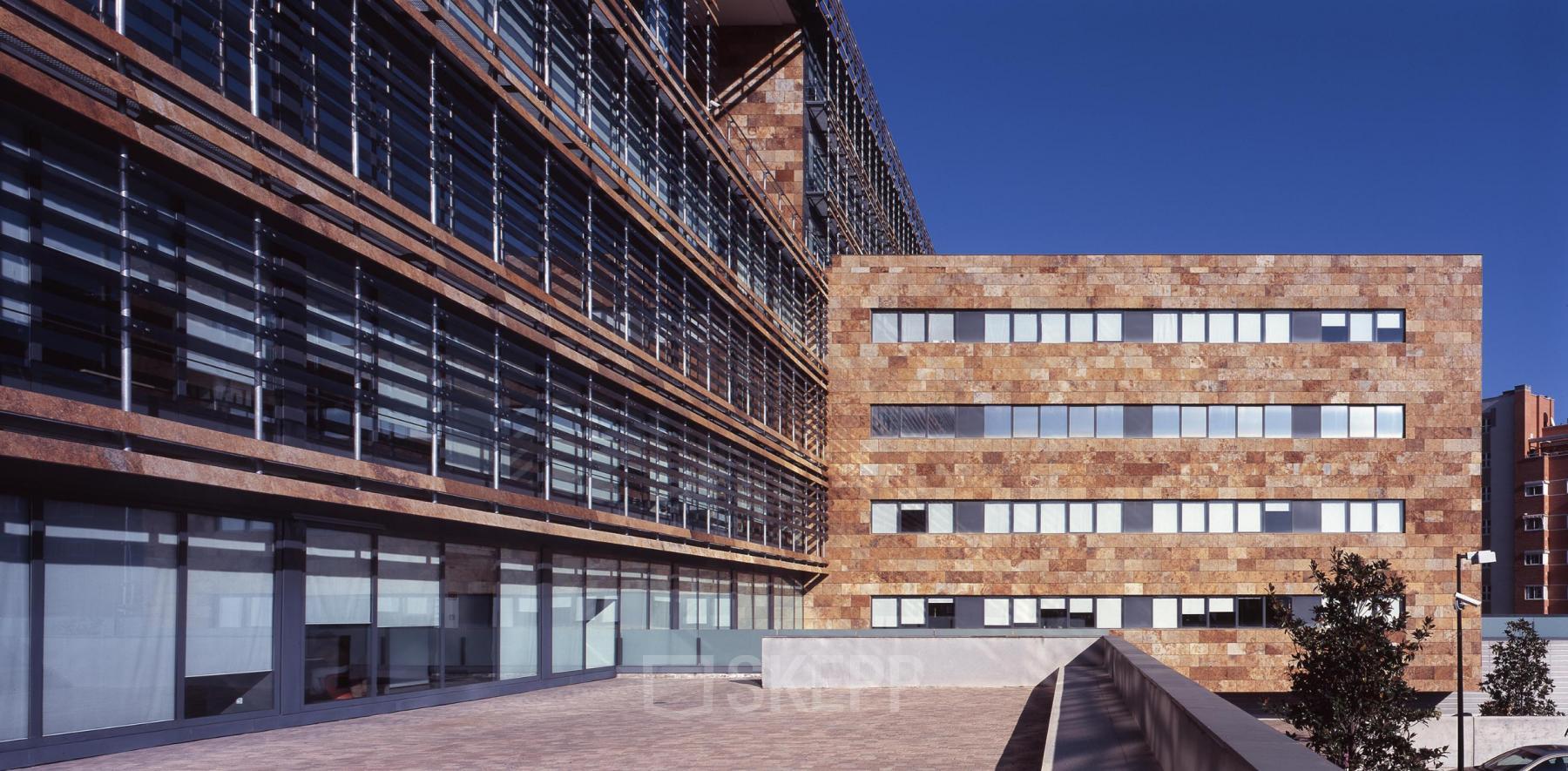 Alquilar oficinas Calle de Isabel Colbrand 22, Madrid (1)