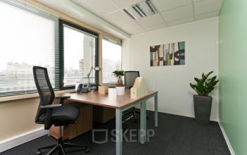 Cet espace de bureau est l'endroit idéal pour vous concentrer sur vos affaires à l'avenue du Prado