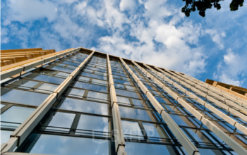 Vue d'extérieur immeuble de bureaux à l'avenue du Prado