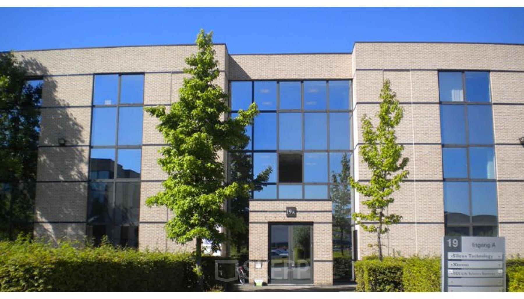 Exterior view of an office building at Generaal de Wittelaan 19 in Mechelen North, Mechelen, showcasing large windows and modern architecture.