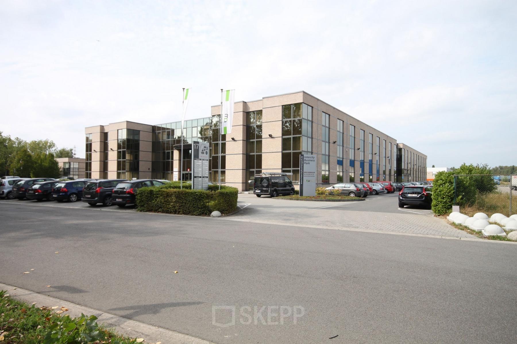 Office building at Generaal de Wittelaan 17, Mechelen North, Mechelen with ample parking space.