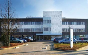 Exterior view of the office building at Blarenberglaan 2c, Mechelen North, featuring parking space available for office space rental.
