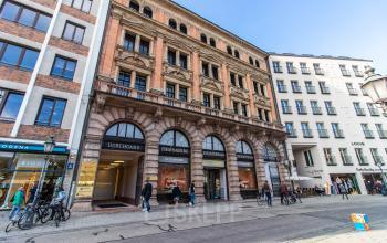 Beeindruckende Außenansicht des Bürogebäudes in München Altstadt