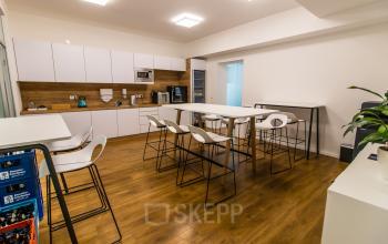 fully equipped kitchen in the business center in Munich, Pacellistraße