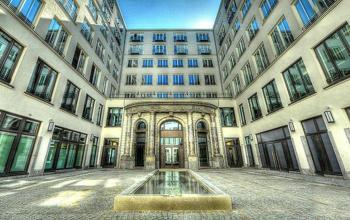 Atemberaubender Innenhof der Immobilie an der Maximilianstraße in München