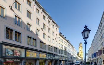 Elegante Fassade der Immobilie an der Theatinerstraße in der Altstadt München