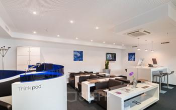Einladender Empfangsbereich im Business Center an der Theatinerstraße in München-Altstadt