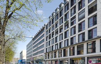 Beeindruckende Außenansicht des Bürogebäudes an der Sonnenstraße in München-Altstadt