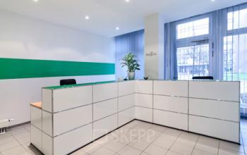 sehr moderner Empfangsbereich des Bürogebäudes an der Kronstadter Straße in München