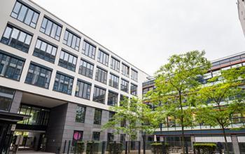 Elegante Fassade der Immobilie an der Karlstraße