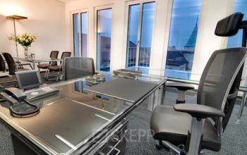 Großes Büro mieten im Business Center an der Nyphenburger Straße in München