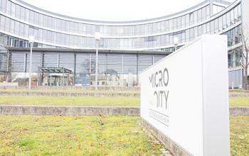 Fantastische Außenansicht des hochmodernen Bürogebäudes an der Konrad-Zuse-Straße in München-Nord