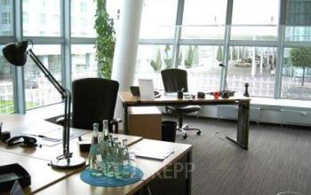 Großes Büro mieten im Business Center an der Teminalstraße in München-Nord