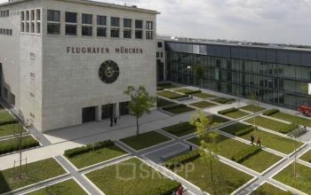 Beindruckende Außenansicht der Immobilie in München Riem am Konrad-Zuse-Platz in der Nähe vom Flughafen