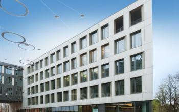 Beeindruckende Fassade der Immobilie in München