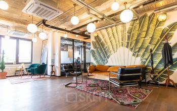 Stilvolle Business Lounge des Bürogebäudes in München