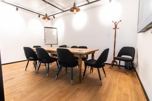 Bequemer Meetingraum im Business Center in München (Altstadt)