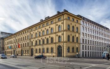 Exterior view of the office building at Theresienstraße 1, Munich Maxvorstadt, suitable for office space rental.