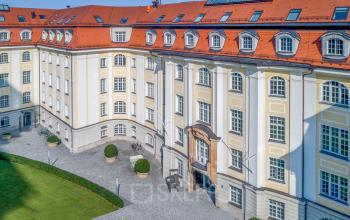 Bürogebäude an der Hopfenstraße 8 in München Maxvorstadt, geeignet zur Bürofläche mieten, mit klassischer Fassade.