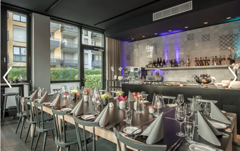 Fantastische Eventfläche mit Sitzgelegenheiten und eigener Bar