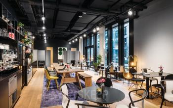 Moderne Arbeitsbereiche im Büro in der Luise-Ullrich-Straße 14, München Neuhausen. Geräumige, stilvoll eingerichtete Flächen und eine einladende Atmosphäre zum Bürofläche mieten.